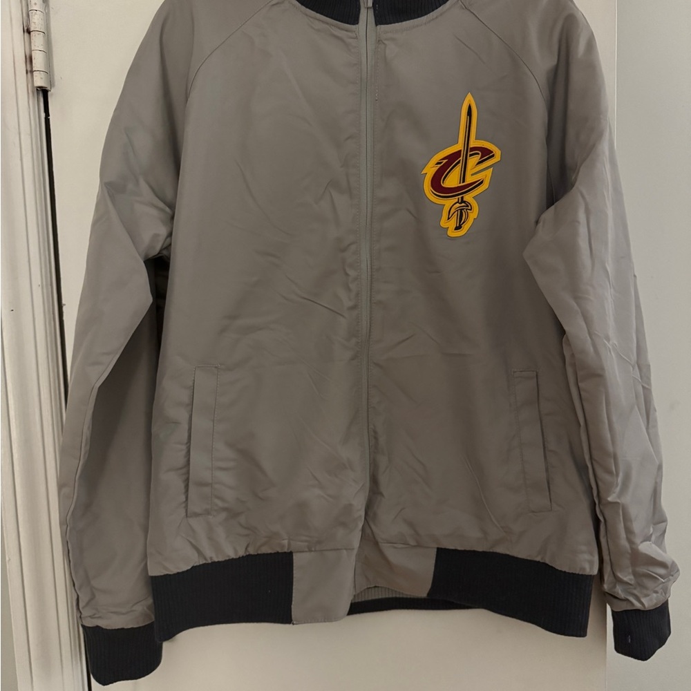 NWT ZIP UP REVERSE CLEVELAND CAVALIERS JACKET SIZE LARGE